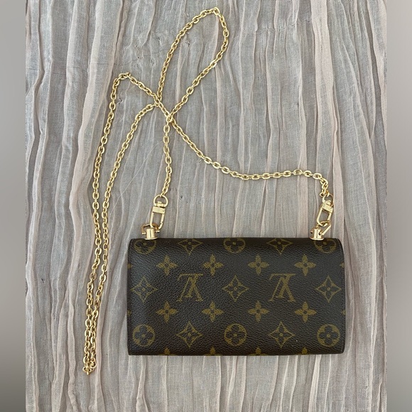 Authentic Louis Vuitton 1998 Monogram Wallet on Gold Chain - Picture 2 of 4